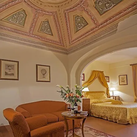 Relais Il Chiostro Di 4* Пиенца