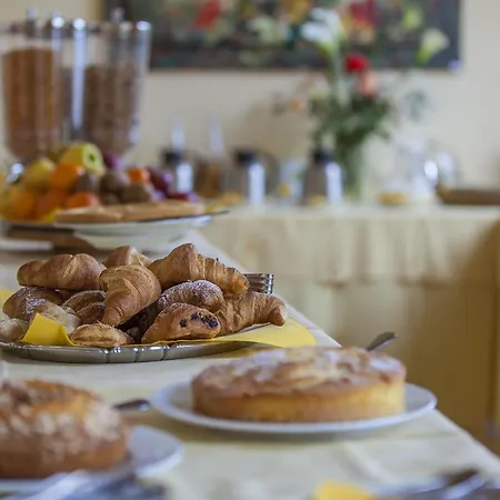 Отель Relais Il Chiostro Di 4*